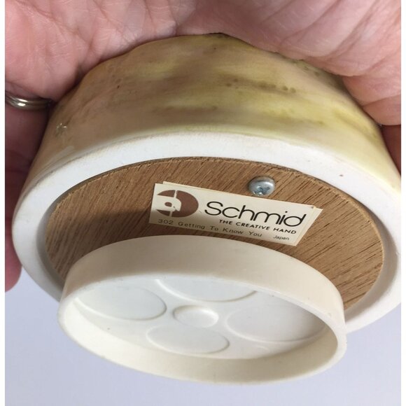 Vintage Schmid There was an old woman that lived in a shoe Music Box - Picture 6 of 7